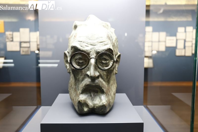 Acércate a la figura de Unamuno como profesor y rector, a través de esta exposición