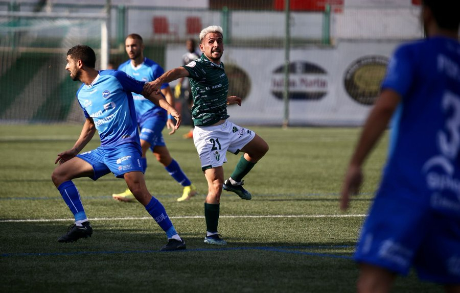 El Guijuelo mantiene el pleno a costa del Laredo y se pone primero (1-0)
