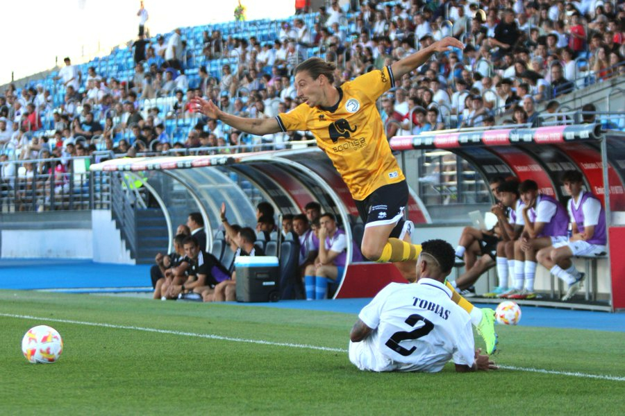 Un despiste condena a Unionistas a salir derrotado de Valdebebas por el Real Madrid Castilla en medio de la polémica (1-0)