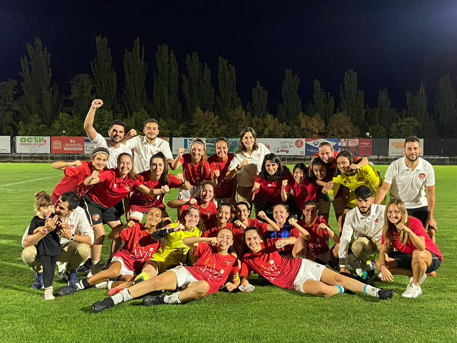 El Salamanca FF abre el campeonato asaltando la casa del Atlético de Laguna (0-2)