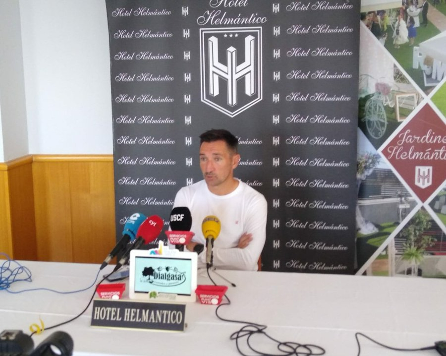 Casañ y las lesiones de Unionistas: Entrenamos cada día en un campo diferente y el jugador no se acostumbra