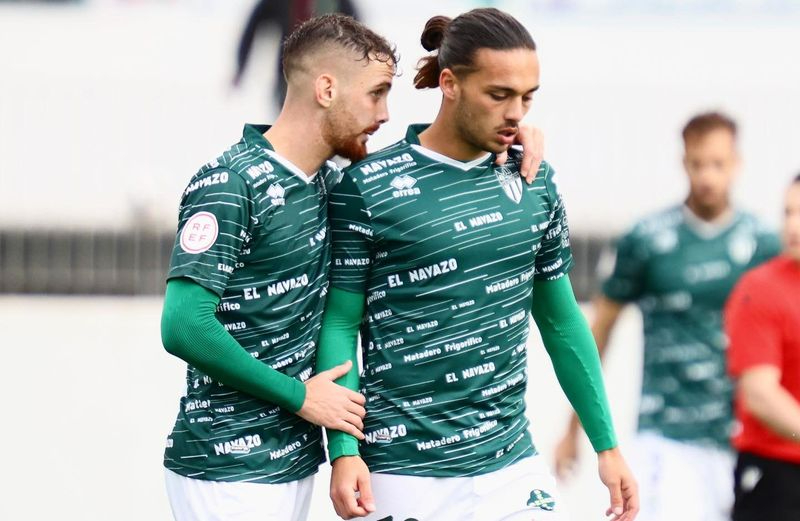 El CD Guijuelo se mantiene colíder pese a romperse su pleno