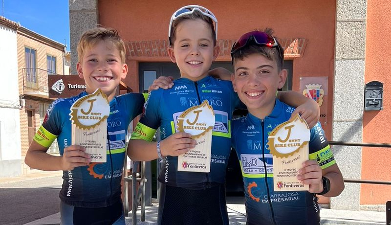 Las promesas del ciclismo salmantino vencen en Fontiveros (Ávila)