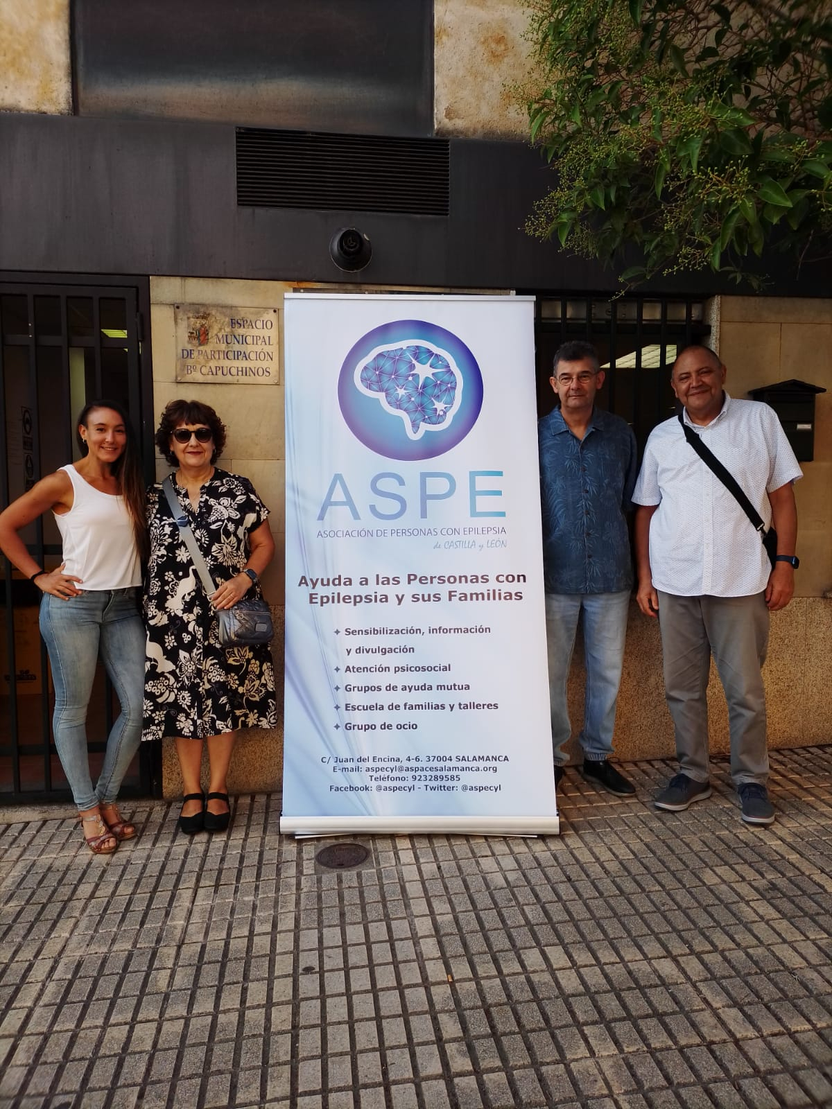 Capuchinos entrega la recaudación de la paella solidaria a la asociación ASPECYL 