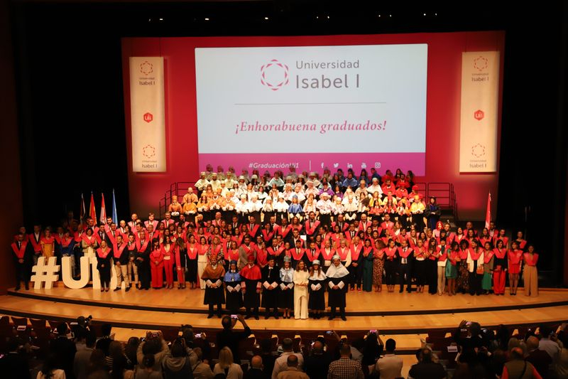La Universidad Isabel I reúne a más de 1.000 personas en la Graduación de la Promoción 21-22 