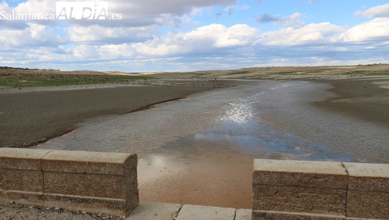Cabeza de Horno pide al Gobierno, Junta, Diputación e Iberdrola que se suspenda la extracción de agua de Almendra