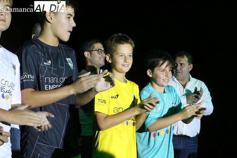 El Alba de Tormes CF presenta a sus ocho equipos y casi 130 futbolistas