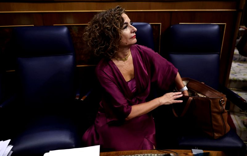 La ministra de Hacienda anuncia un impuesto a las grandes fortunas, que será temporal