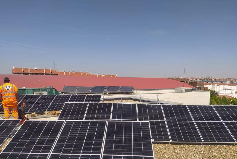 Más de 600 paneles fotovoltaicos para mejorar la eficiencia energética en cuatro edificios municipales