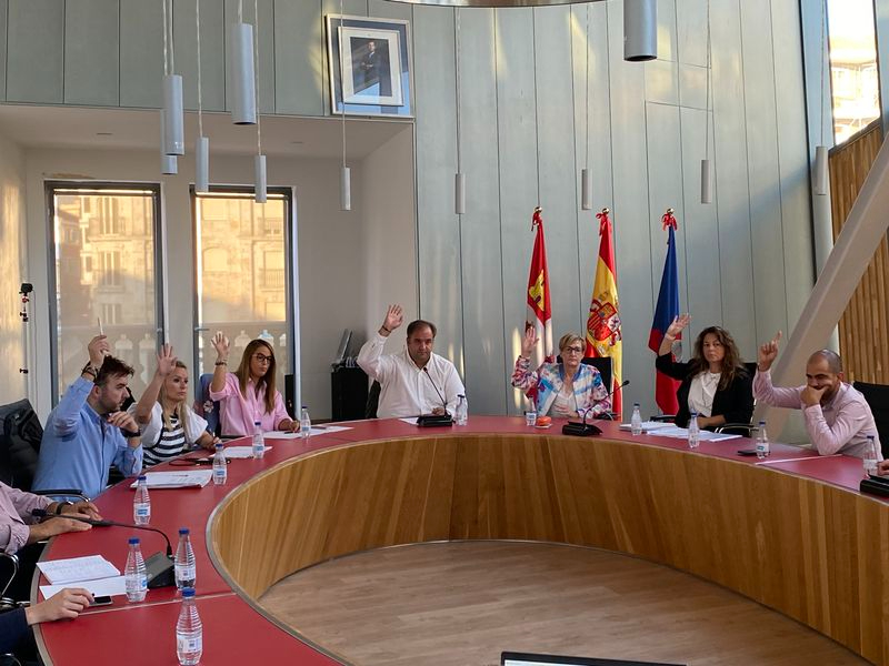 El Ayuntamiento de Guijuelo acomete mejoras en 17 calles y en las piscinas municipales