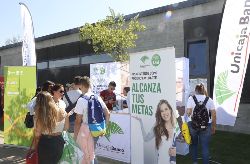 Unicaja Banco participa en la Feria de Bienvenida de la Universidad de Salamanca