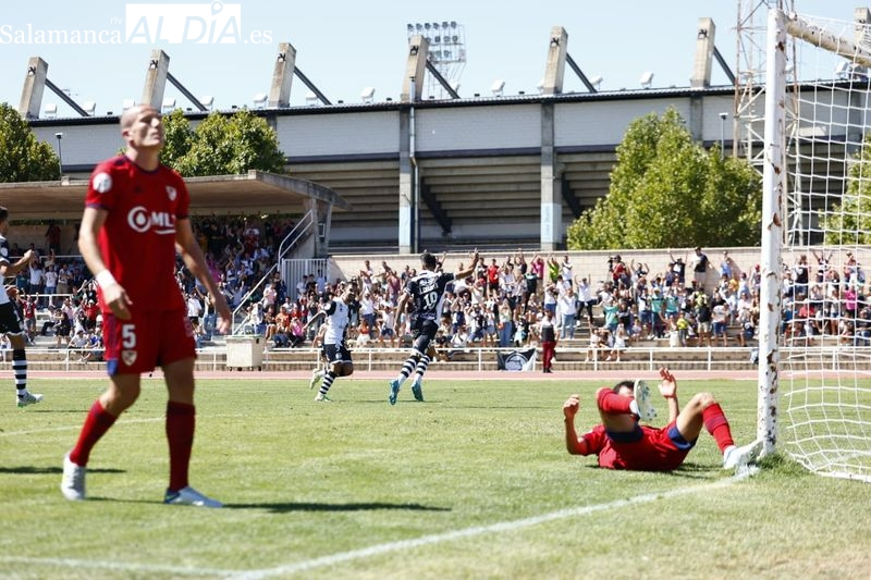 Chapela se estrena con gol y le da un punto a Unionistas en el regreso a Las Pistas ante el Linares (1-1)