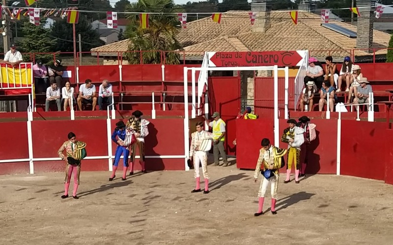 Triunfo de Mario Sánchez, Cristóbal Arenas y Valdeflores en la novillada de Barruecopardo