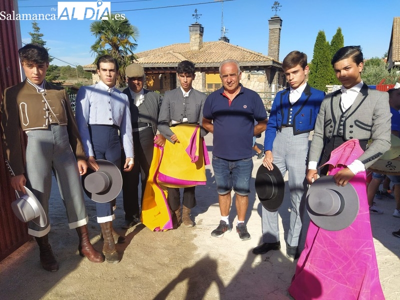 Entretenida tarde de toros en Barruecopardo con los novilleros de la Escuela de Tauromaquia de Salamanca 