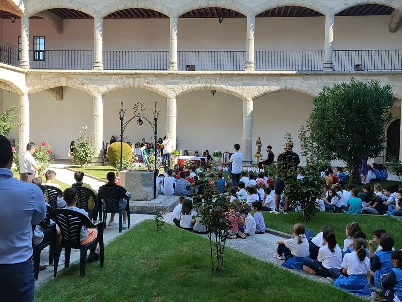 Eucaristía para iniciar el curso en el Colegio Santa Isabel