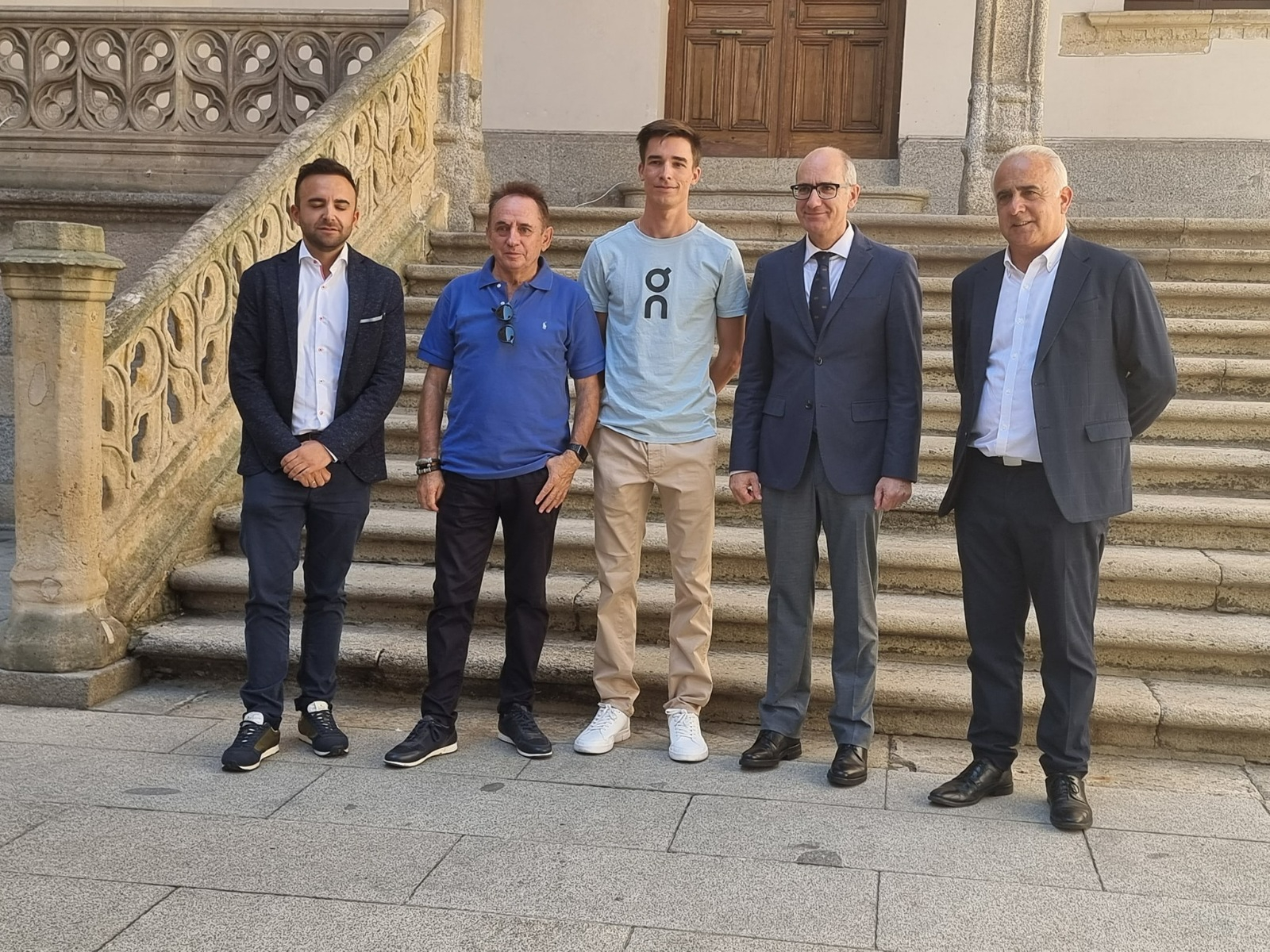 Mario García Romo, recibido por el presidente de la Diputación tras su gran año