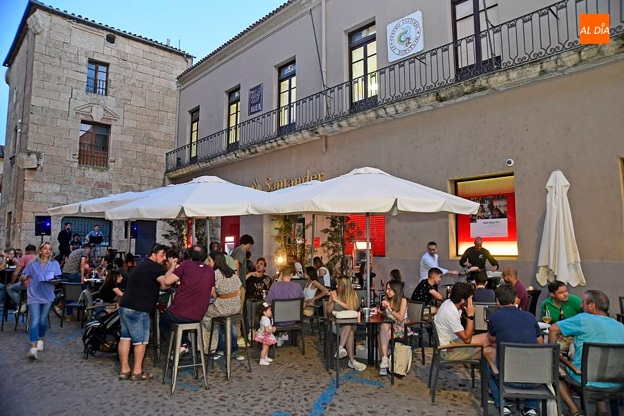 Los establecimientos de hostelería podrán cerrar una hora más tarde este fin de semana