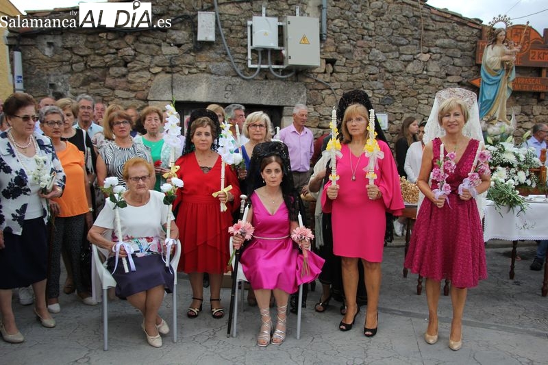 Mieza vive con intensidad la ofrenda de las Madrinas a la Virgen del Árbol 