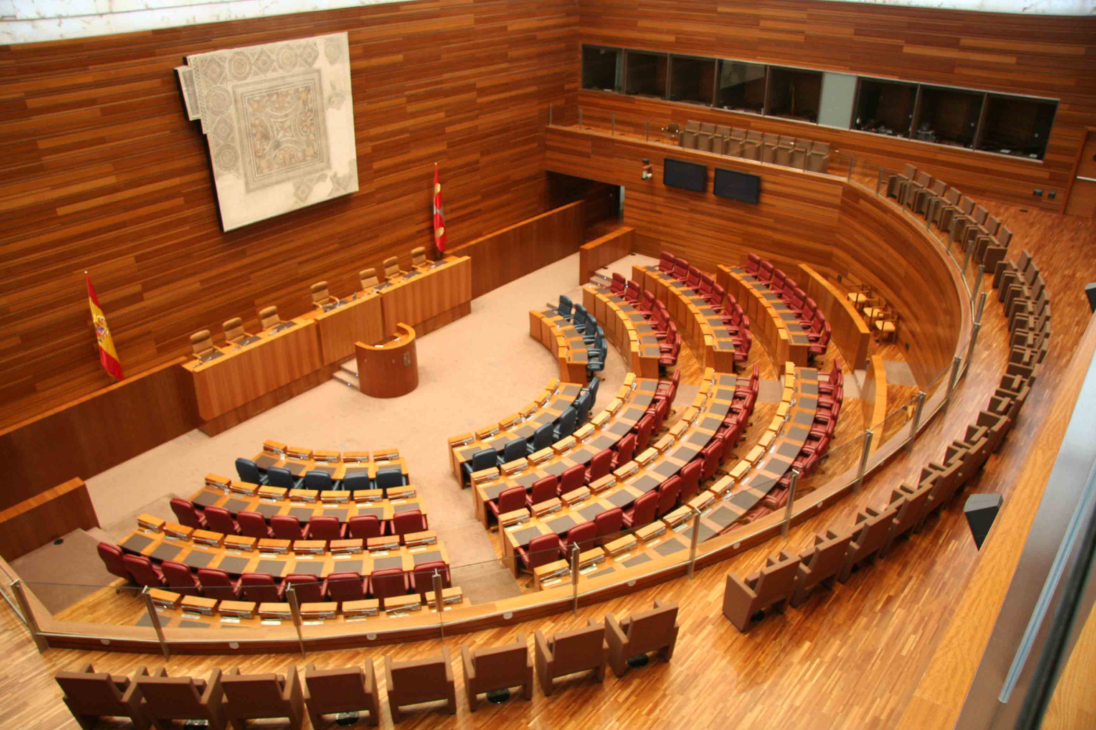 Tras el parón, vuelven las Cortes sin cambios de guión