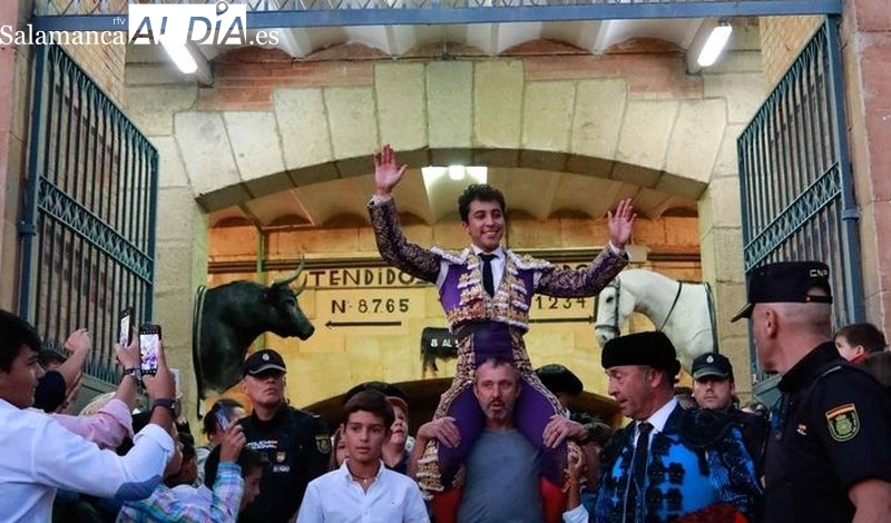 Valadez a hombros en tarde para el recuerdo de Ureña y El Puerto