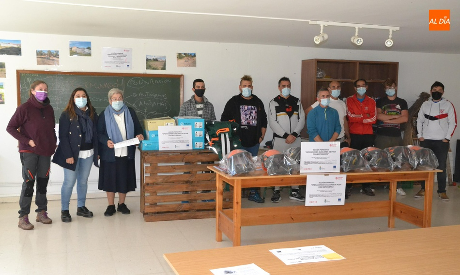 Ocho personas podrán participar en un curso de apeo de árboles con motosierra