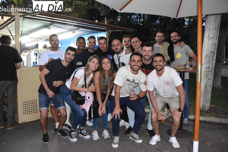 Gran ambiente en las casetas de La Alamedilla