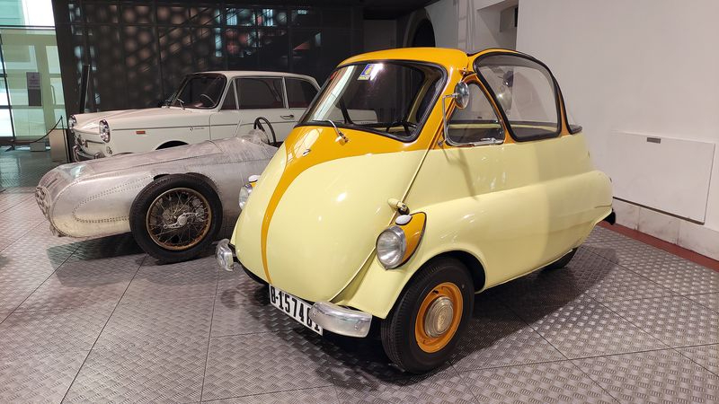 Descubre la historia del ‘Coche Huevo’ que se conserva en Salamanca