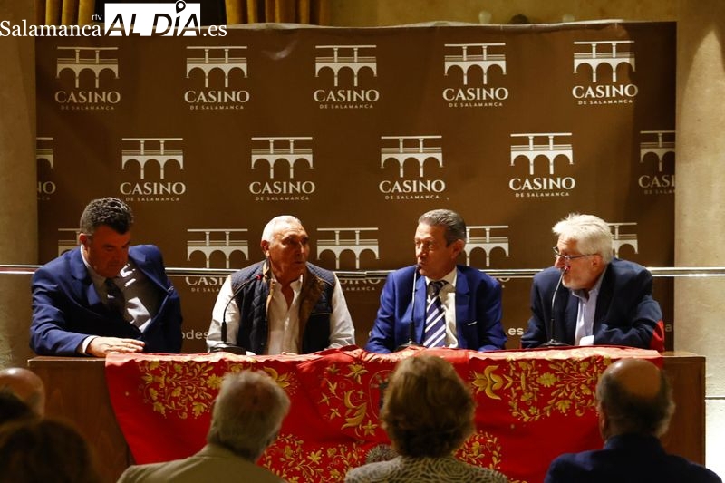 Emotivo homenaje a Ángel Pascual Mezquita por el 50 aniversario de su alternativa