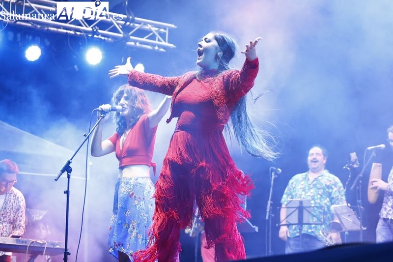 Pátax hace bailar a la Plaza Mayor con su música