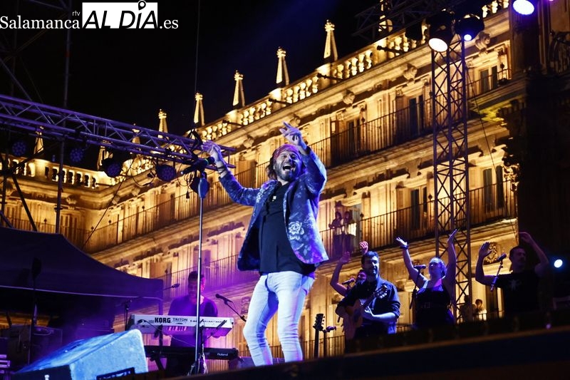 El Arrebato pone a cantar a la Plaza Mayor como broche final de las Fiestas