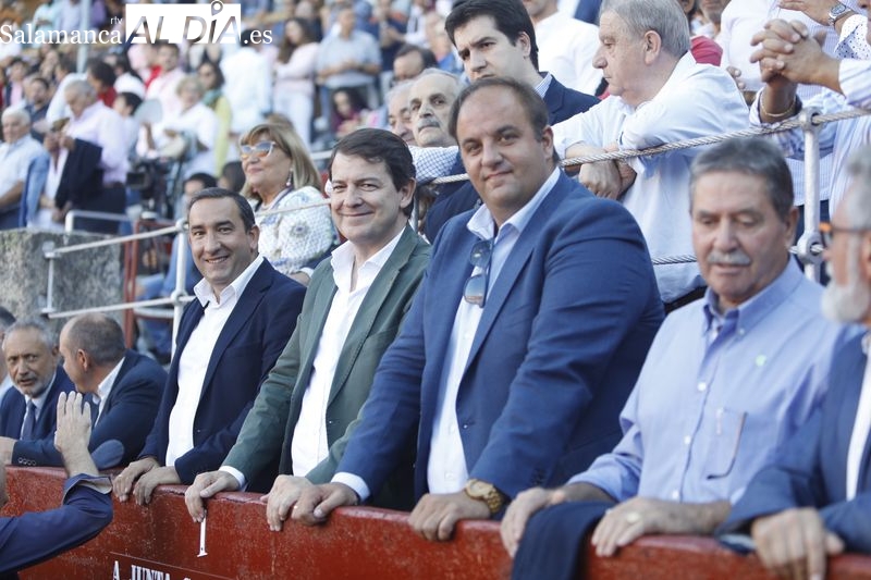 Con Morante llegaron los puros… ¡y las autoridades!