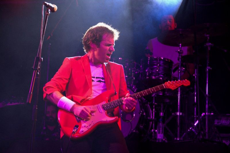 El salmantino que triunfa interpretando a Mark Knopfler en la gira homenaje a Dire Straits