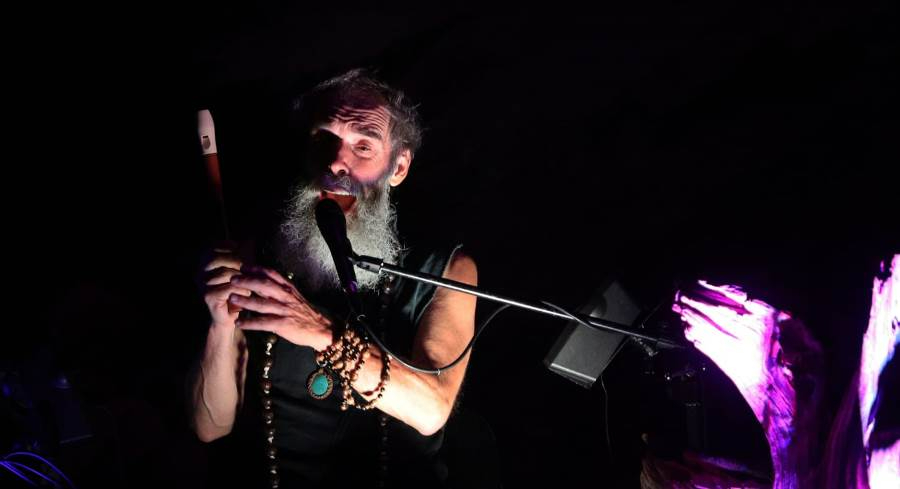 Silberius de Ura hipnotiza en Siega Verde con su espectáculo Neonymus