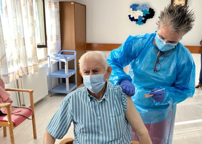 Doble inmunización, comienza la vacunación de la cuarta dosis contra el COVID19 y también frente a la gripe