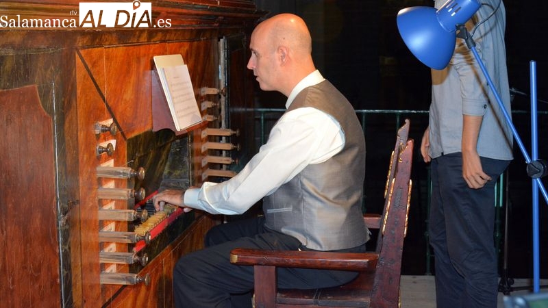 La música llena la iglesia de Lumbrales de los Sonidos Centenarios del órgano de 1804