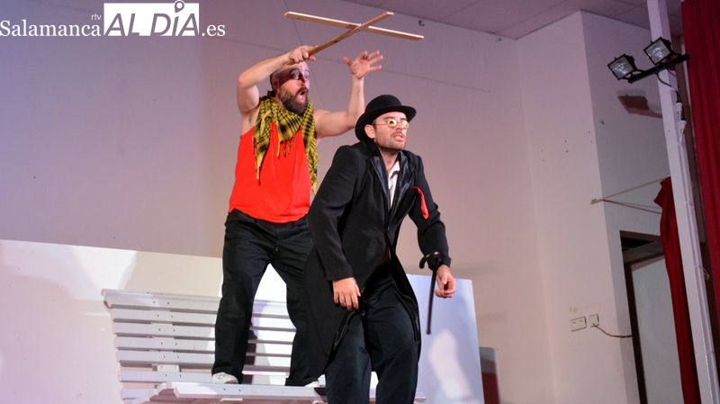 La compañía Spasmo ofrece una gran representación de teatro gestual en Lumbrales