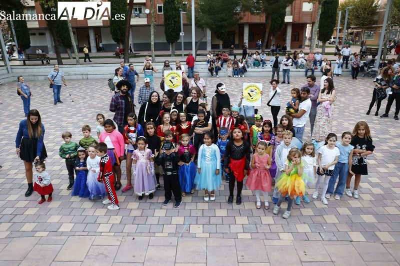 La plaza de Barcelona se llena de color y diversión