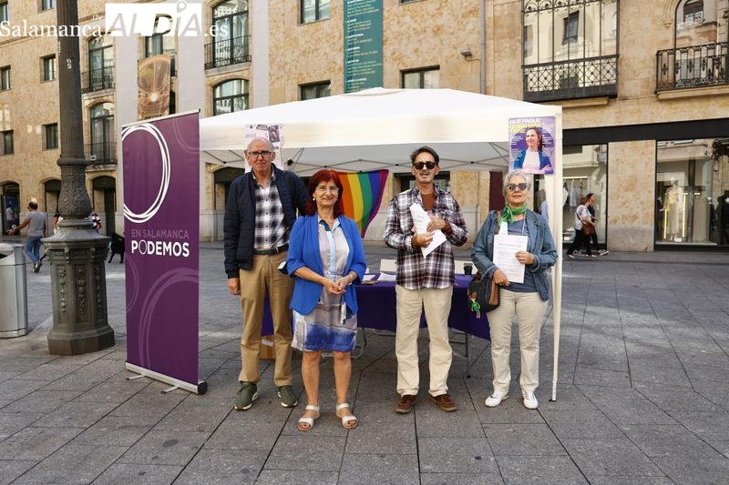 Podemos Salamanca sale a la calle para informar a los ciudadanos sobre las medidas y derechos logrados en la legislatura