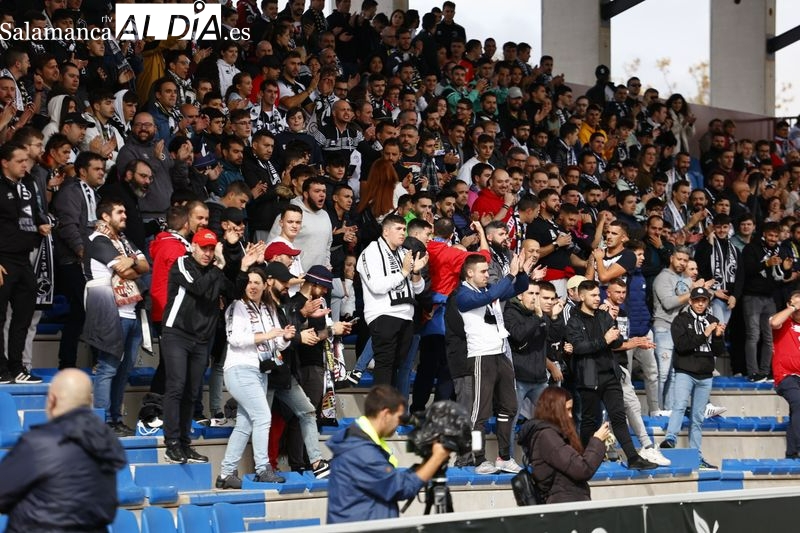 Ni el mal tiempo impide que la afición de Unionistas se pierda otro partido en casa