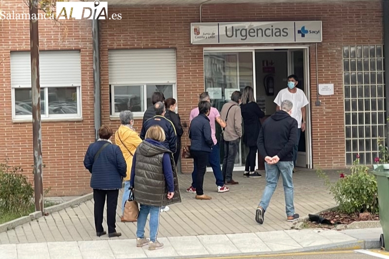 Cerca de 200 personas reciben la doble dosis covid y gripe en el Centro de Salud de Peñaranda