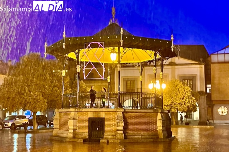 Peñaranda se une a la lucha contra el cancer de mama apoyando a las pacientes con un lazo gigante rosa