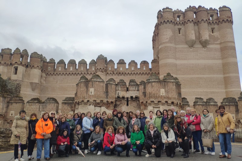 Numerosos peñarandinos descubren la ‘Ruta de los Castillos’ a través de una nueva excursión organizada por el Ayuntamiento