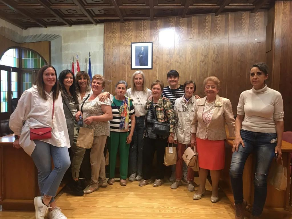 La mujer en la alfarería del pasado, presente y futuro