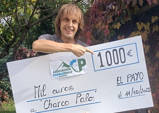 Gaby Varas entrega 6.110€ a una asociación de niños con cáncer y 1.000€ a El Charco Palo