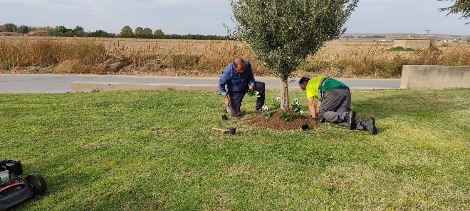 Villoria pone a punto el entorno del cementerio para la festividad de los Santos