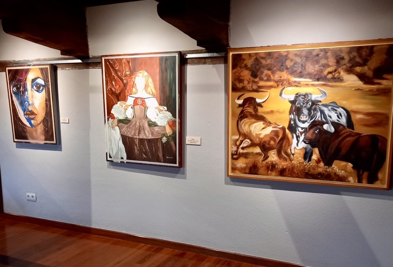 Puebla de Sanabria muestra cuadros que por primera vez ven la luz de la pintora peñarandina Carmen Notario 