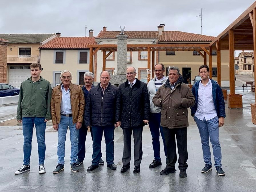 Javier Iglesias pone en valor como lugar de encuentro a la remodelada Plaza de la Paz de Mancera de Abajo