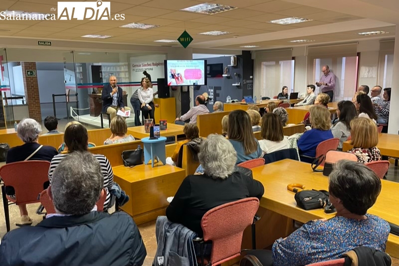 María Suré presenta en Peñaranda su cuarta y esperada novela Lágrimas de Polvo Rojo