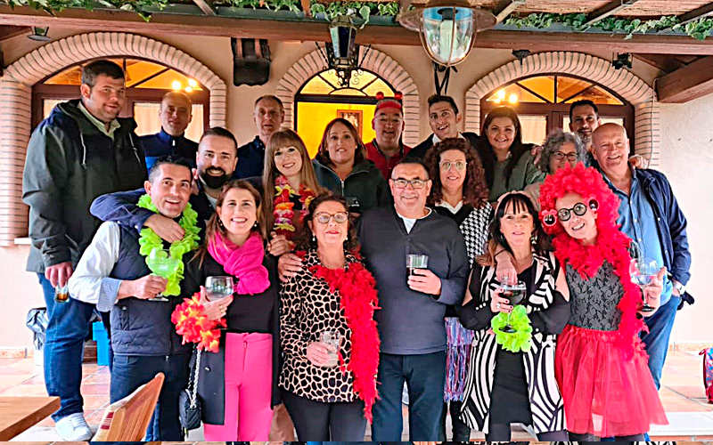 Rosa María García celebra su jubilación tras más de 30 años como trabajadora de supermercado