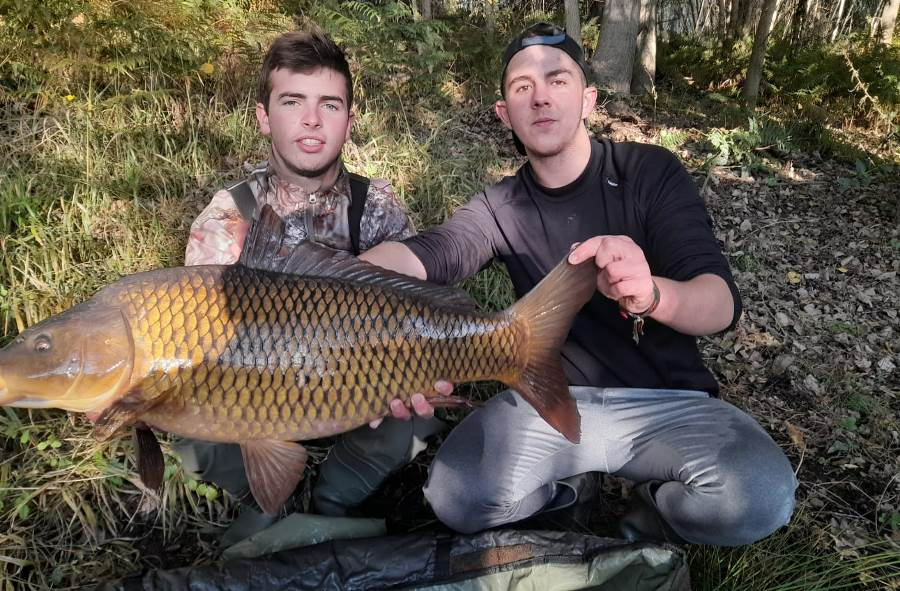 Pescada una carpa de 10,2 kilos en las aguas del Águeda
